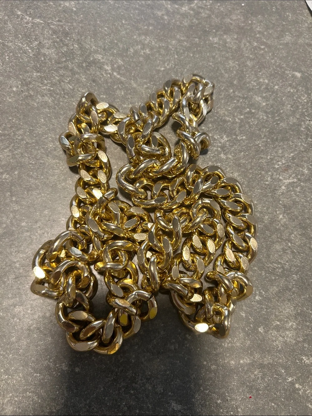 Chunky gold chain necklace